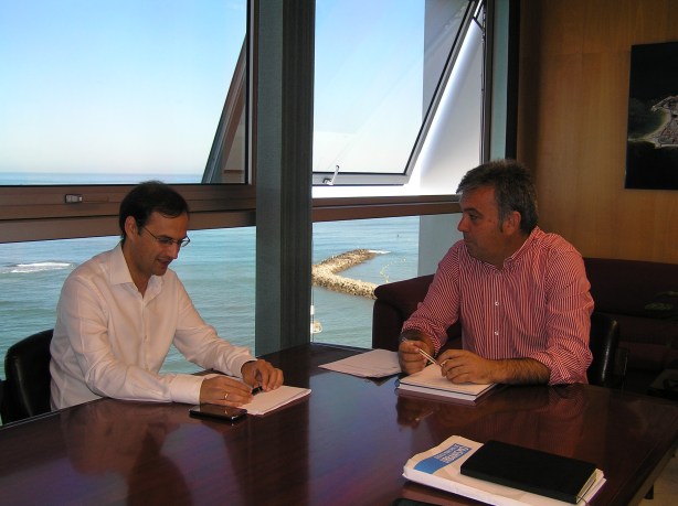 Víctor Mora con Manuel Cárdenas en la mañana de hoy lunes.